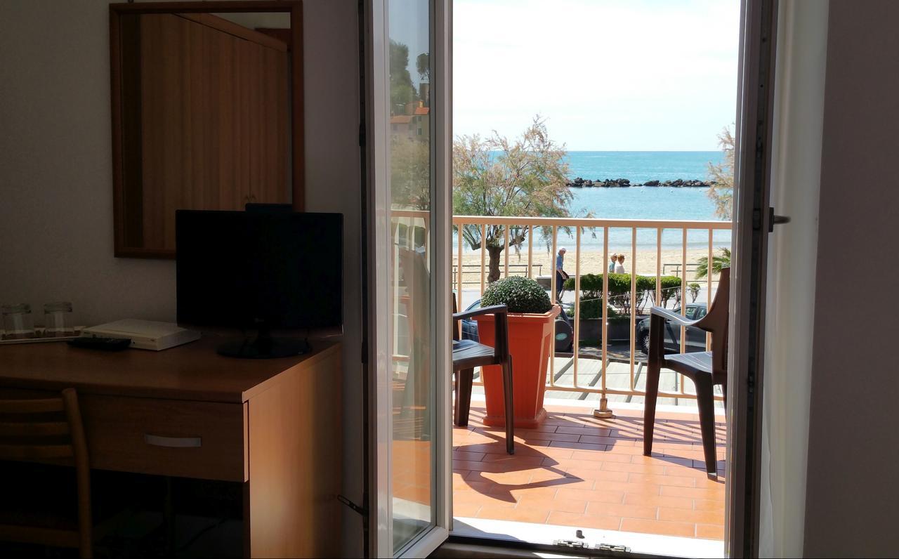 Albergo Nettuno Lerici Buitenkant foto
